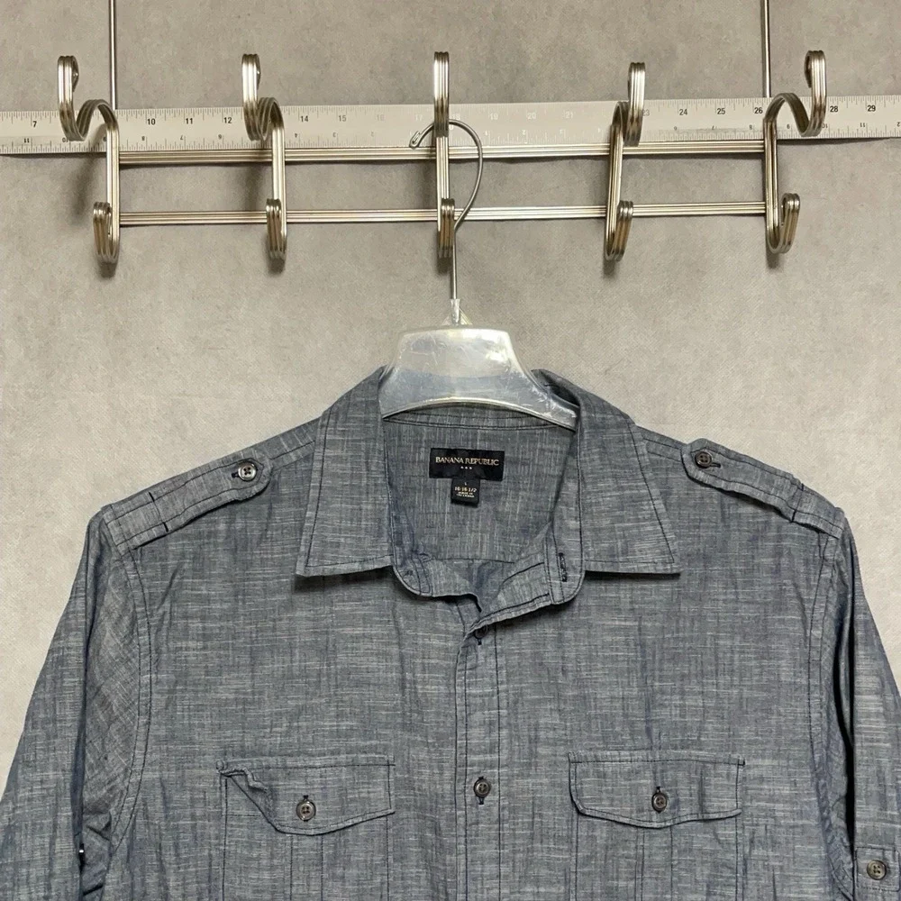 Banana Republic Shirt Men L Blue Chambray Denim Button Up Roll Tab Military Army